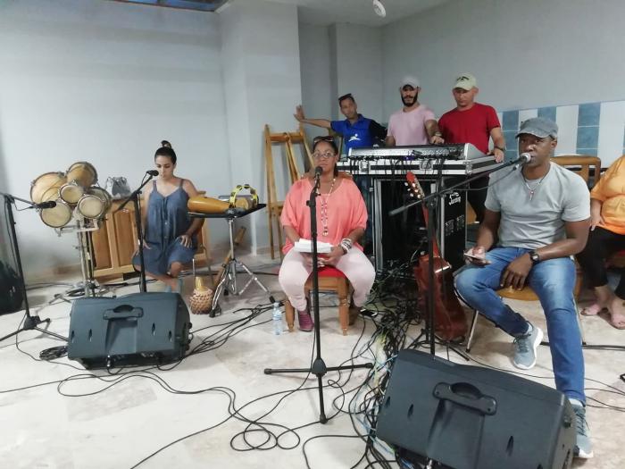 Tony Ávila y su grupo