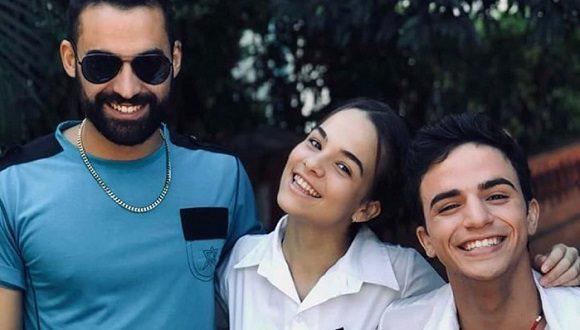 De izquierda a derecha, los actores Roberto Espinosa, Liliana Sosa y Rodrigo Gil