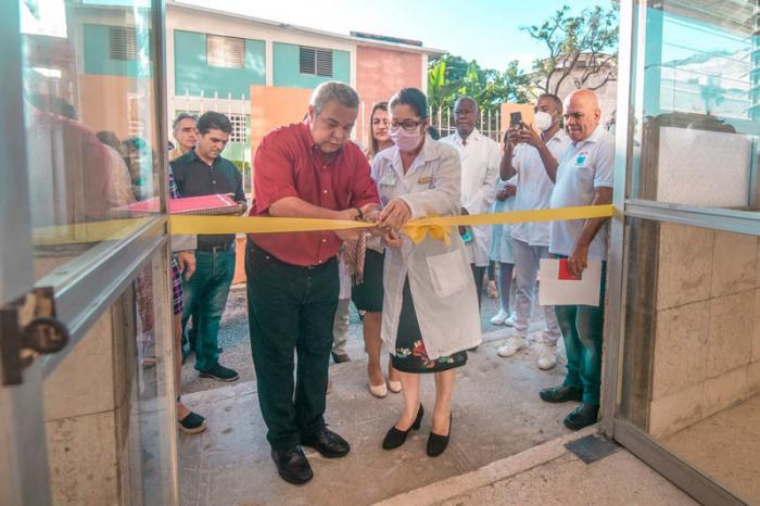 Inauguración de la sala de quimioterapia del Hospital Miguel Enríquez