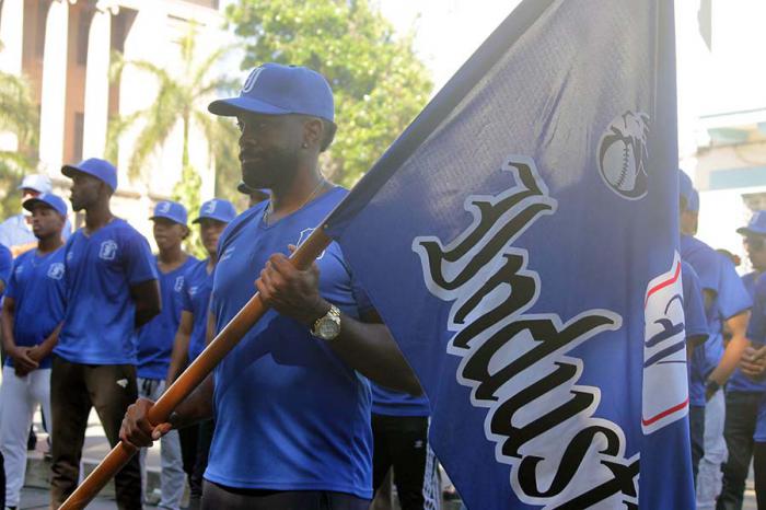 Abanderado el equipo Industriales